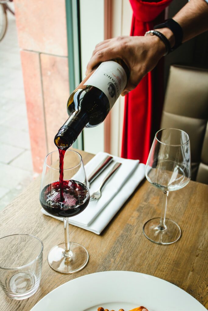 Server pouring red wine in a glass

Virginia STAP Alcohol Certification
